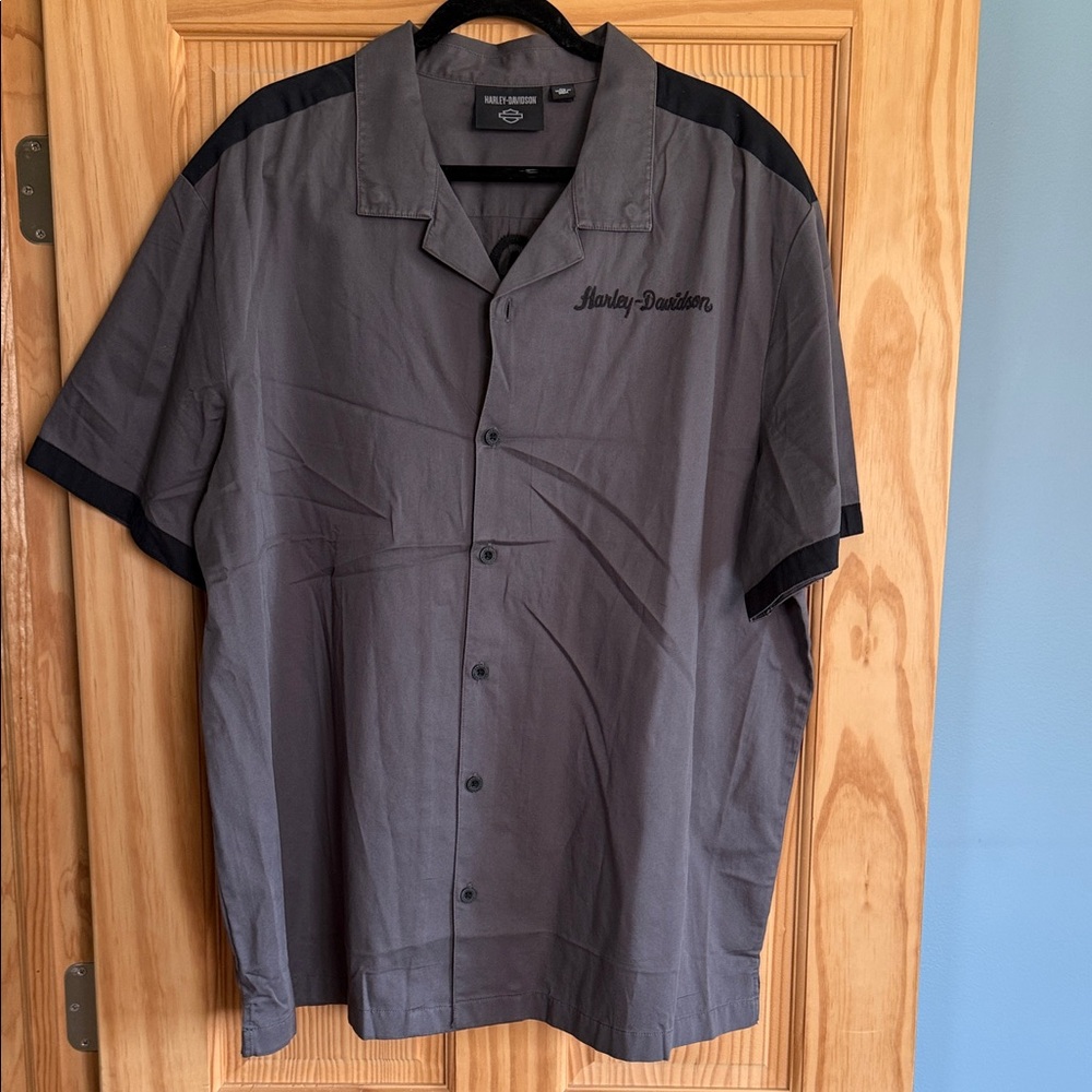 NWOT Harley-Davidson Gray and Black Button-Up Shirt